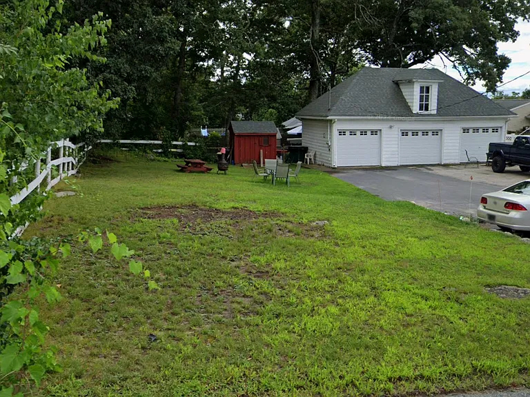 Spacious Yard