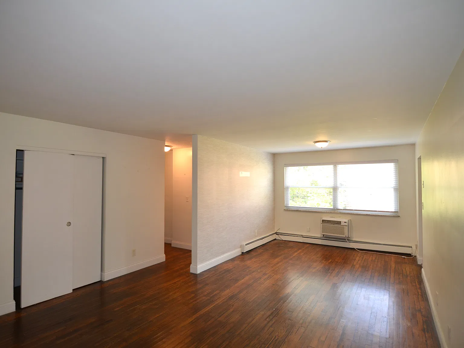 1 bed, 700 sqft, $1,050 — Photo 4