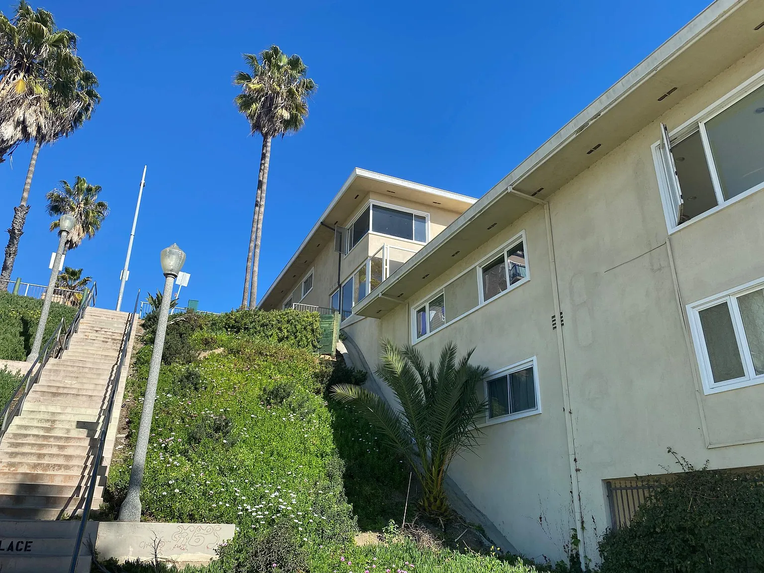 2 bed, 930 sqft, $3,750 — Photo 3