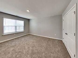 3rd image of 271 Paulownia Cir