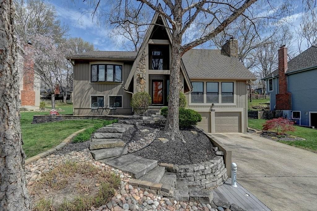218 NW Aspen St, Lees Summit, MO 64064 | Zillow