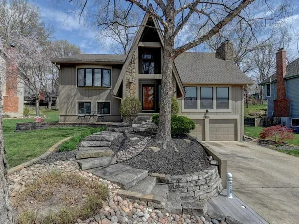 218 NW Aspen St, Lees Summit, MO 64064