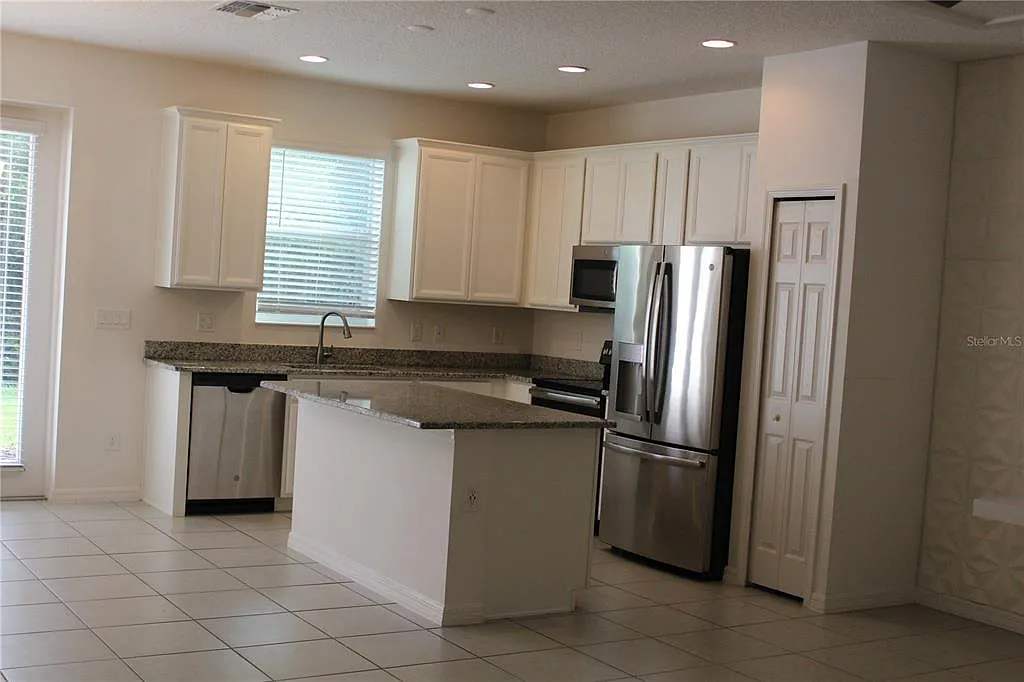 3 bed, 2.5 bath, 1627 sqft, $2,500 — Photo 4