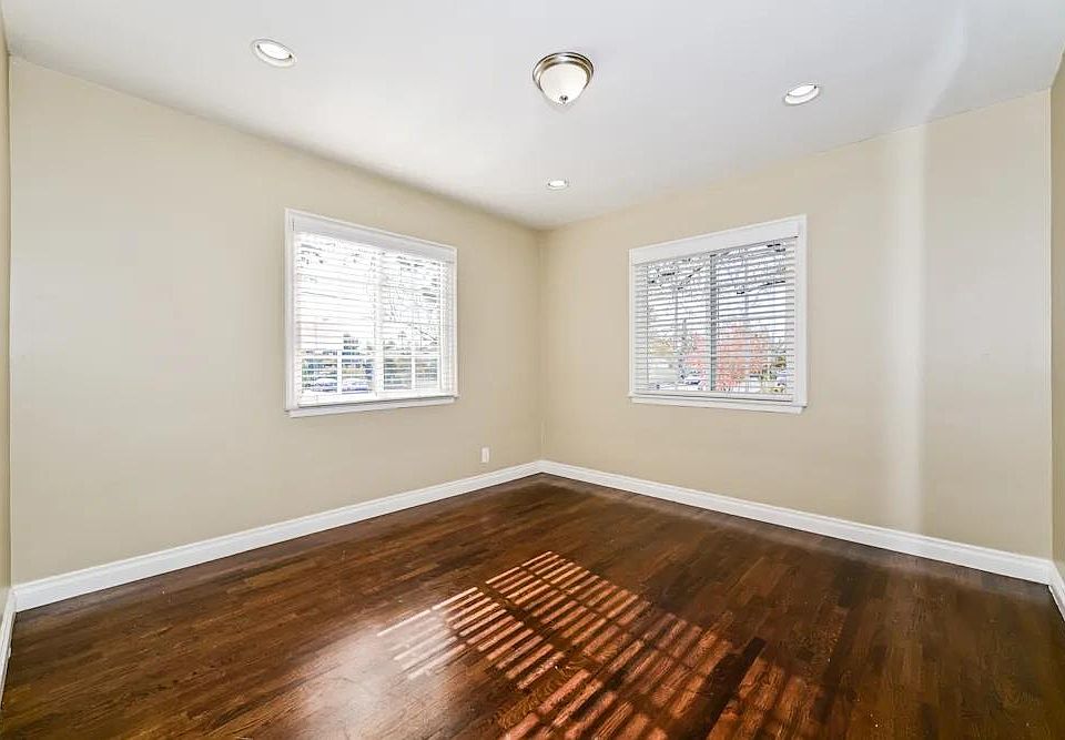 1st image of 7822 Radford Ave