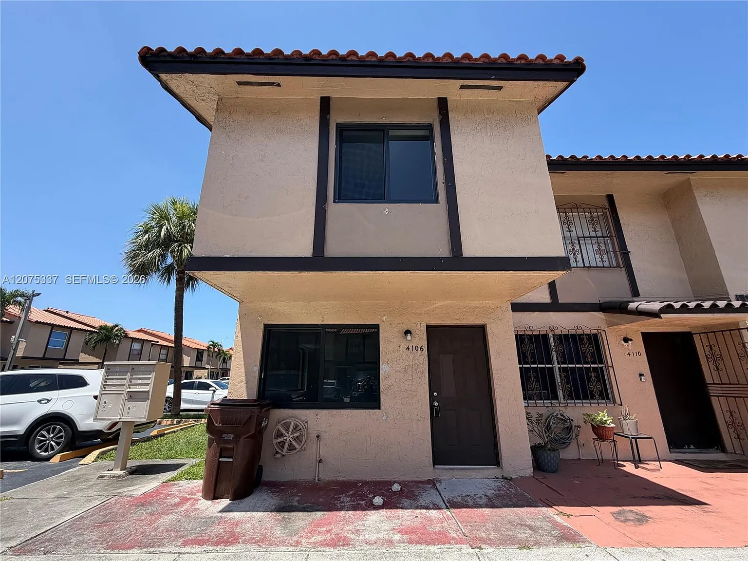 Oasis En Mango Hill Condo — Photo 2