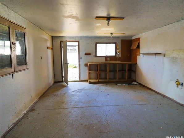 414 1st STREET N, Cabri, SK S0N 0J0