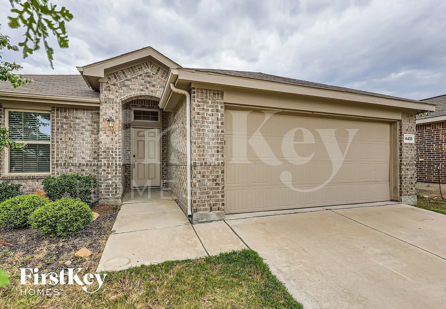 3 bed, 2.0 bath, 2091 sqft, $2,375 — Photo 4