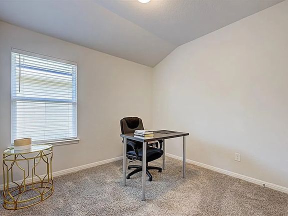 3rd image of 206 Creek Hollow Dr