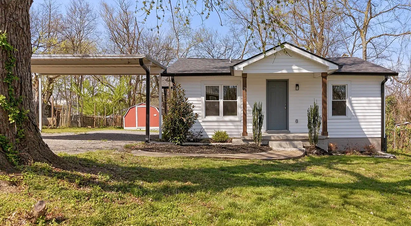 3 bed, 1003 sqft, $2,200 — Photo 1