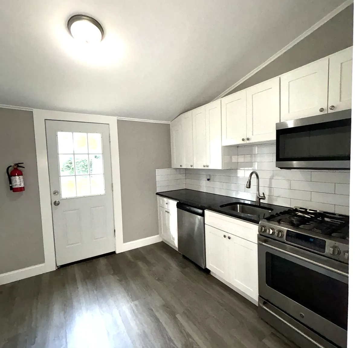 5 bed, 1684 sqft, $2,700 — Photo 4