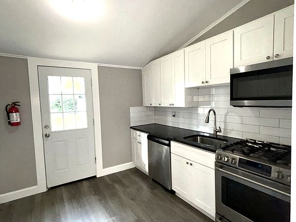 4th image of 734 Chestnut St