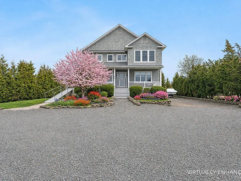 176 Beach Ln — Photo 2