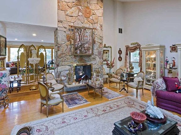 4th image of 14 Ursuline Ct