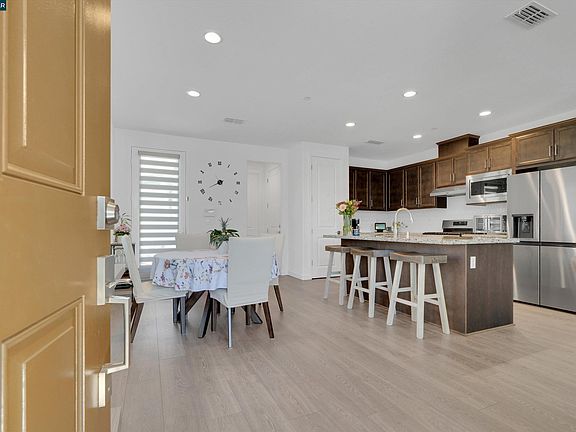 3rd image of 2307 Rustic Oak Ln