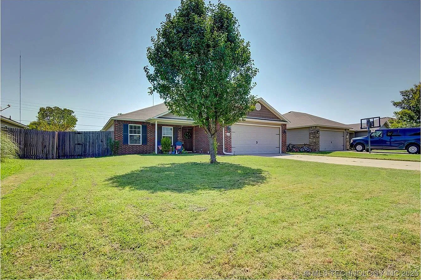 3 bed, 1404 sqft, $1,775 — Photo 2