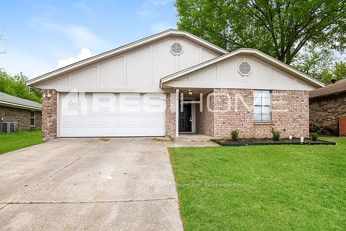 623 Allencrest Dr — Photo 1