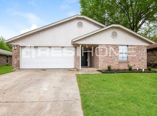 623 Allencrest Dr, White Settlement, TX 76108