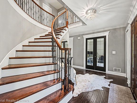 3rd image of 6515 Tamarack Dr
