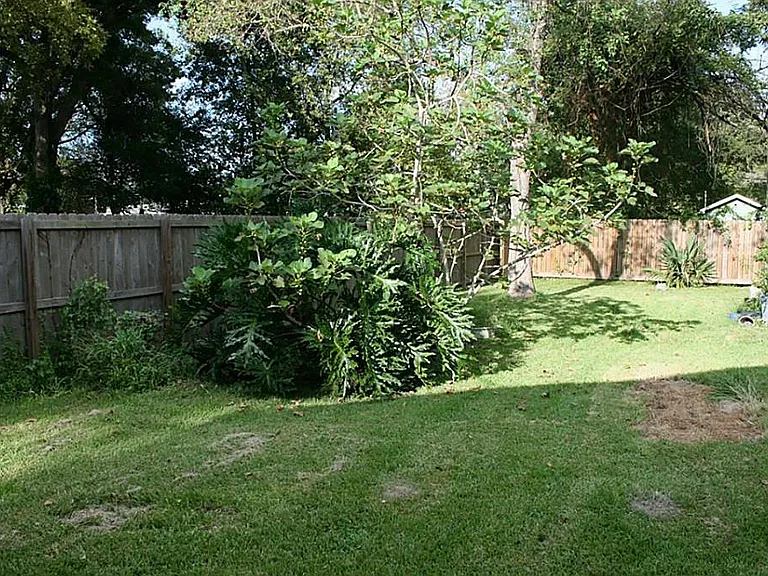 207 S Church St — Photo 2