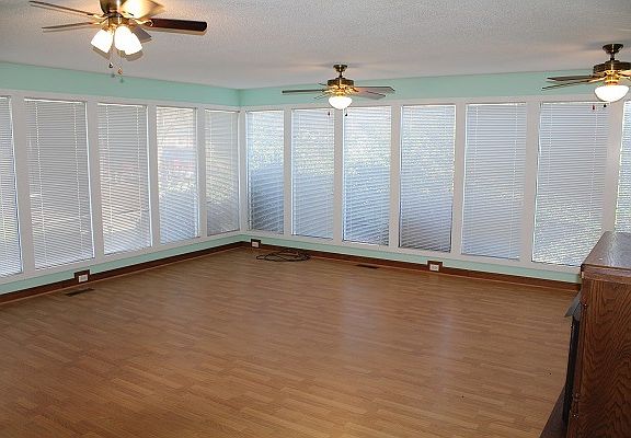 4th image of 127 Midwood Ln