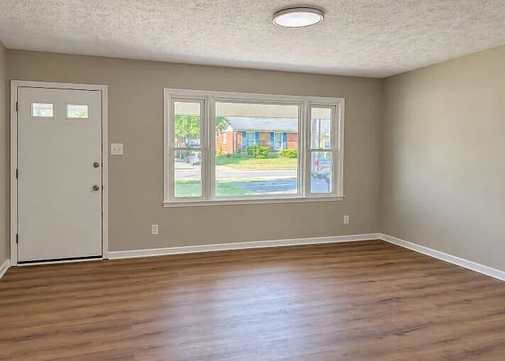 4 bed, 1.5 bath, 1209 sqft, $2,200 — Photo 2