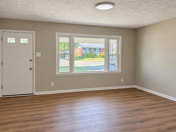 2nd image of 204 Independence Ct