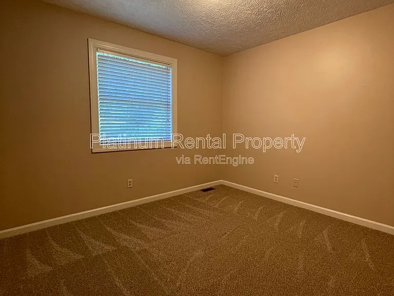 268 Jennifer Ct — Photo 18