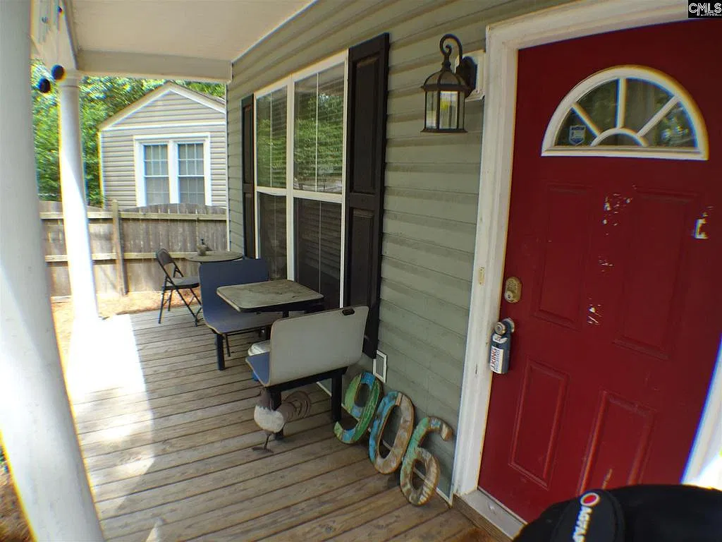 3 bed, 1300 sqft, $2,625 — Photo 2