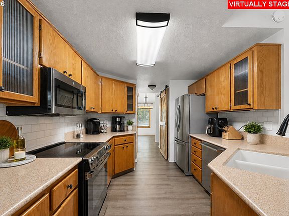 5th image of 16552 SW Henderson Ct
