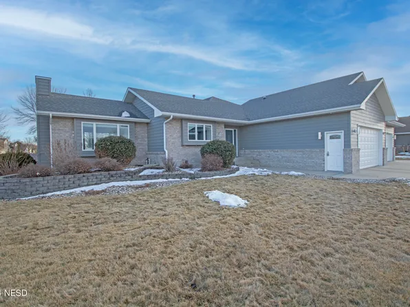 1616 13th Ave NE, Watertown, SD 57201