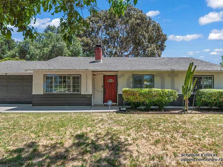 1580 Placer Dr — Photo 2