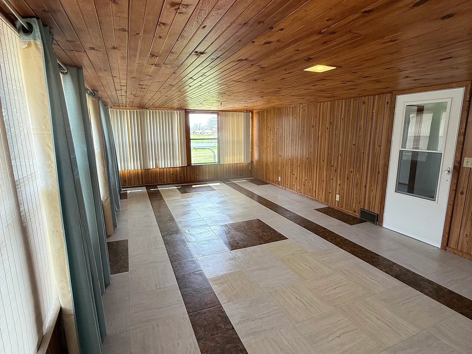 3 bed, 1092 sqft, $1,900 — Photo 4