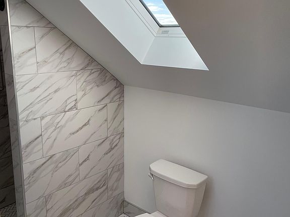5th image of 202 E Delavan Ave #3