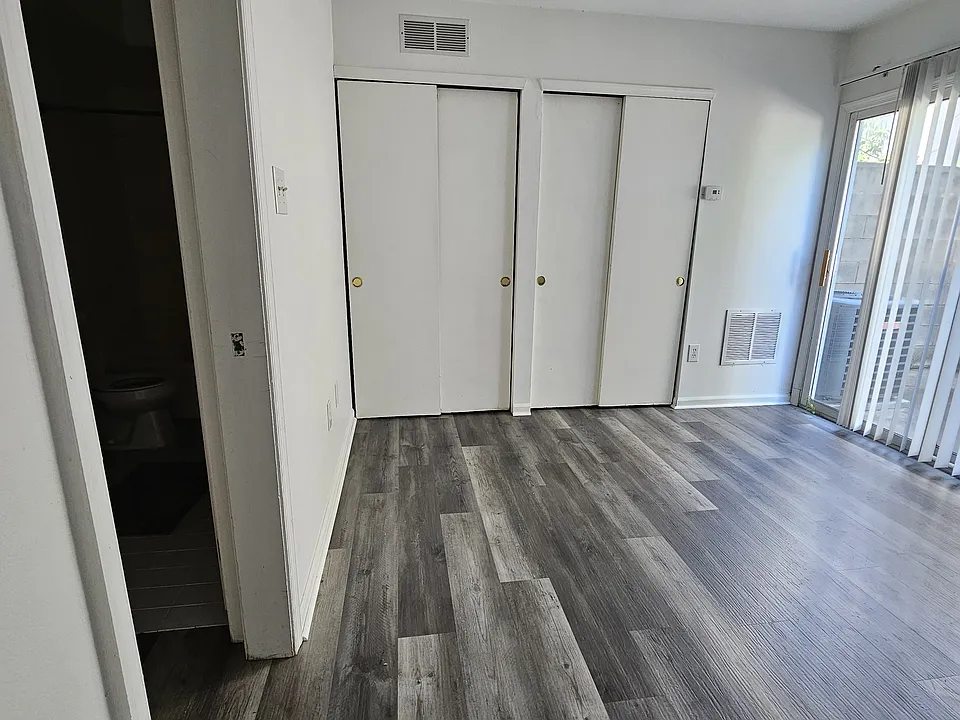 Bedroom w large closets