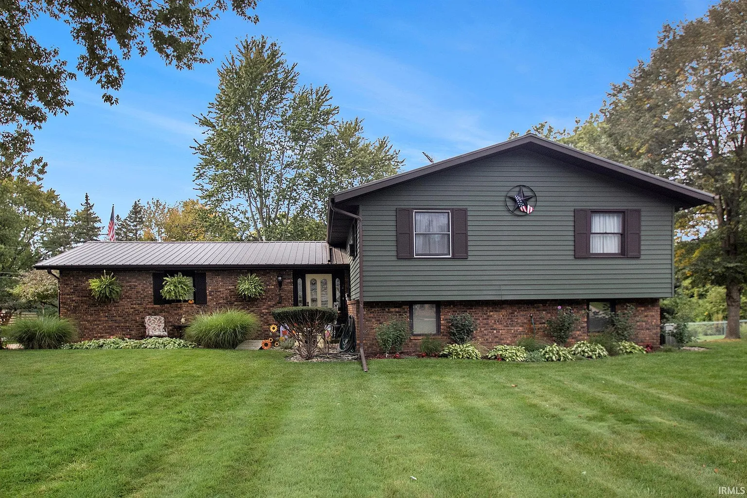23295 Surrey Ln photo 1