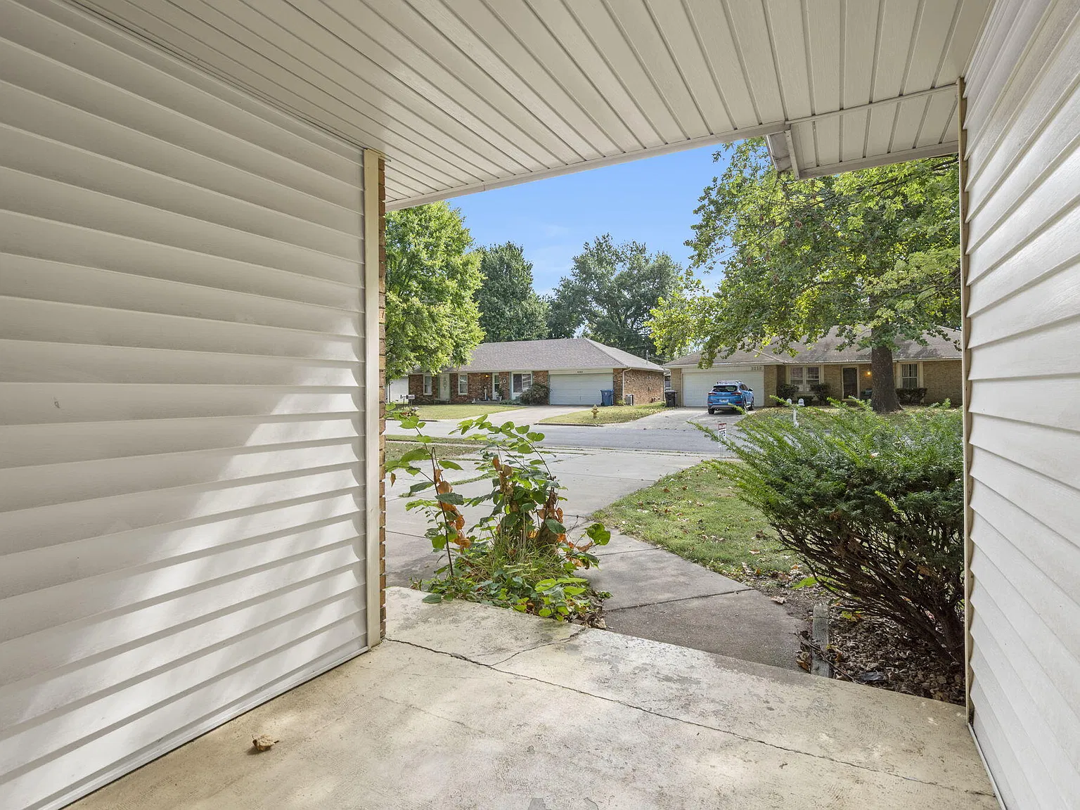 3 bed, 2.0 bath, 1629 sqft, $1,995 — Photo 3
