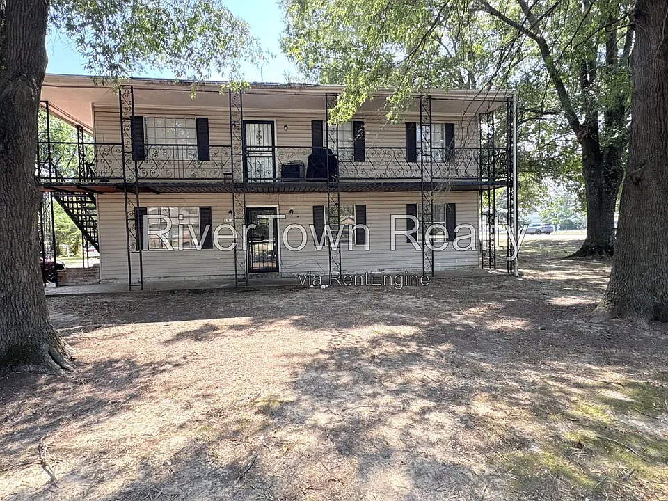 1976 Goldbrier Ln
