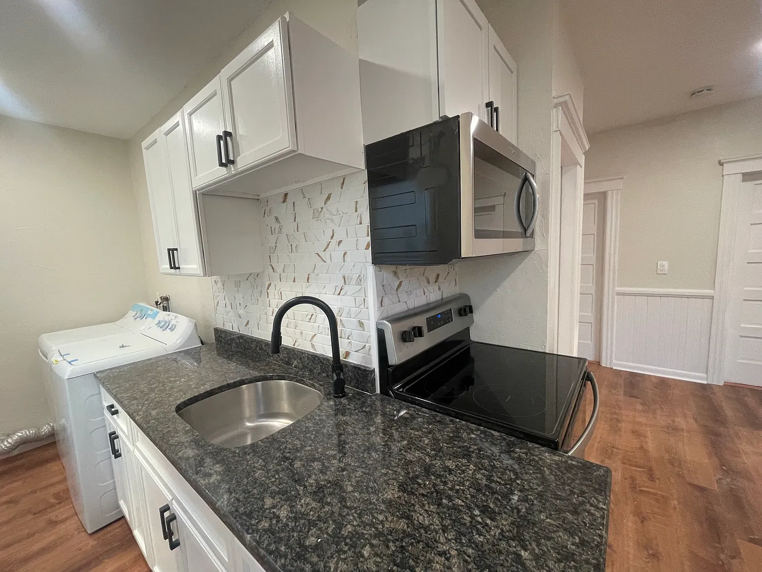 3 bed, 1100 sqft, $2,200 — Photo 3