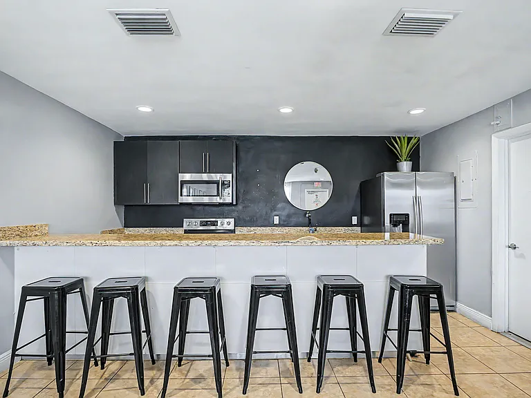 421 NE 1st St #204 — Photo 37