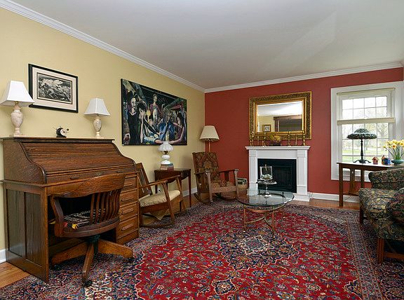 3rd image of 811 N Hickory Ave