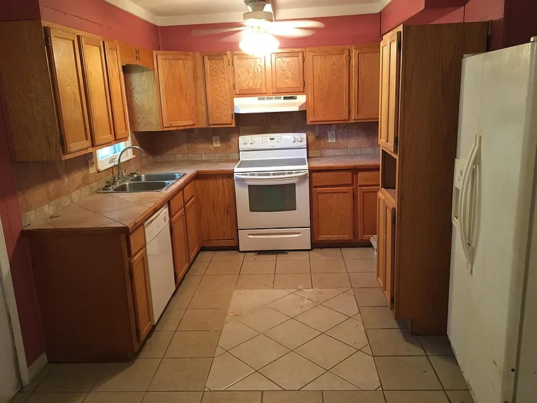 2304 W Lotus St — Photo 9