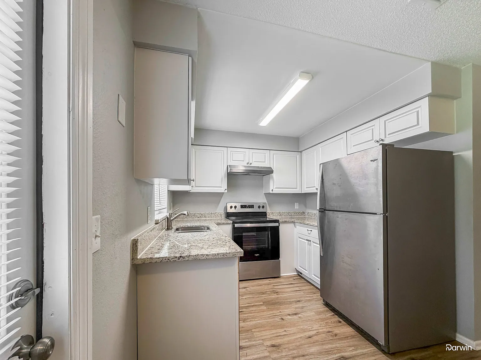 3 bed, 2.0 bath, 1044 sqft, $2,295 — Photo 4
