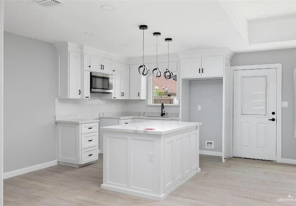 2nd image of 900 Tara Dr