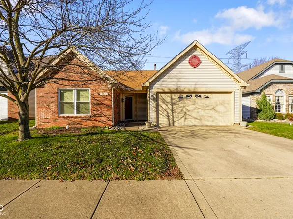 352 Lake Ridge Ln, Greenwood, IN 46142