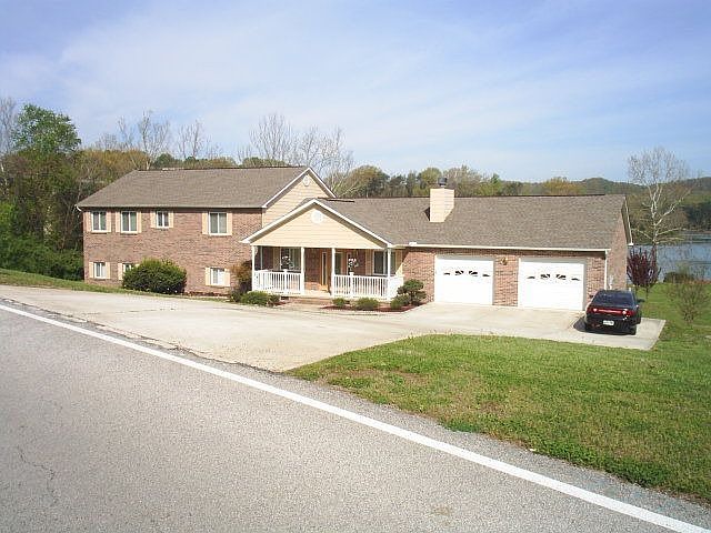 1st image of 995 Lakewood Dr