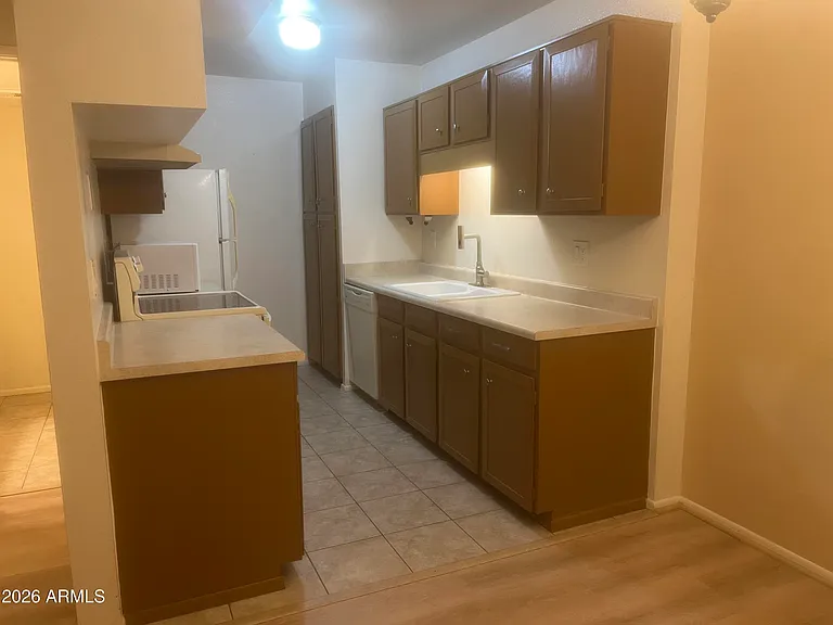 5902 W Townley Ave — Photo 28