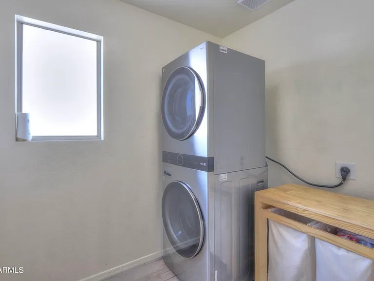 36576 W Nina St — Photo 9