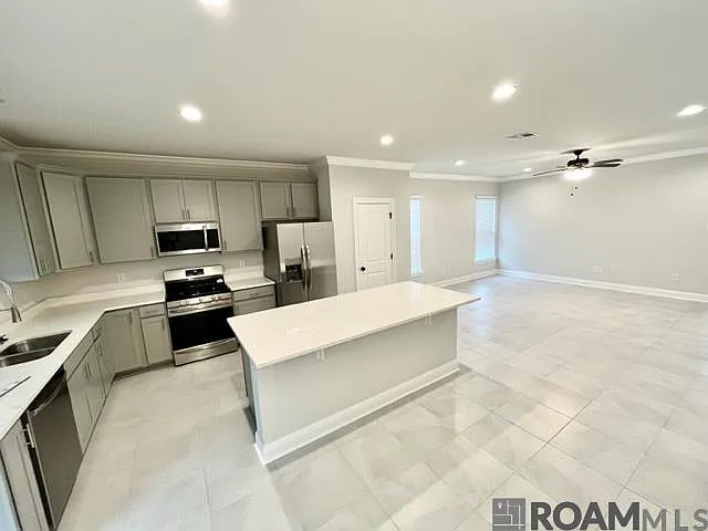 9958 Stratford Dr — Photo 3
