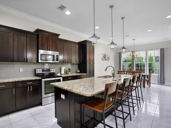 948 Scenic Gulf Dr #B, Destin, FL 32541