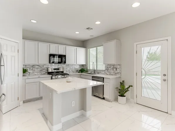 5614 Midnight Breeze St, North Las Vegas, NV 89081
